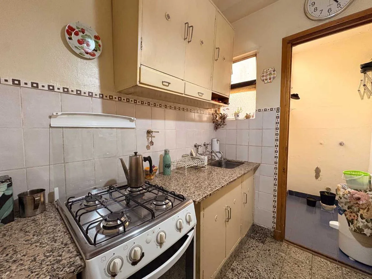 Venta 3 ambientes en Coghlan sobre avenida. foto 4