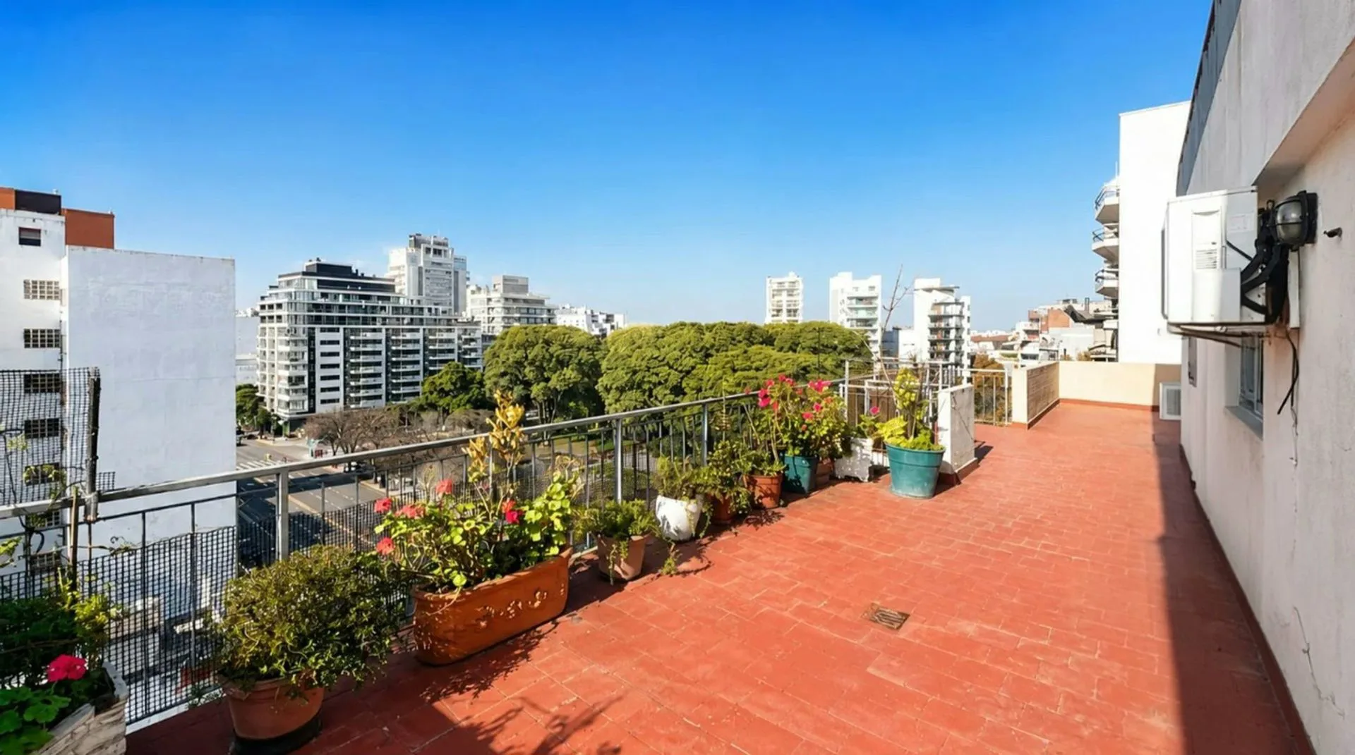 Piso  4/5 ambientes , bcon. aterrazado y parrilla foto 5