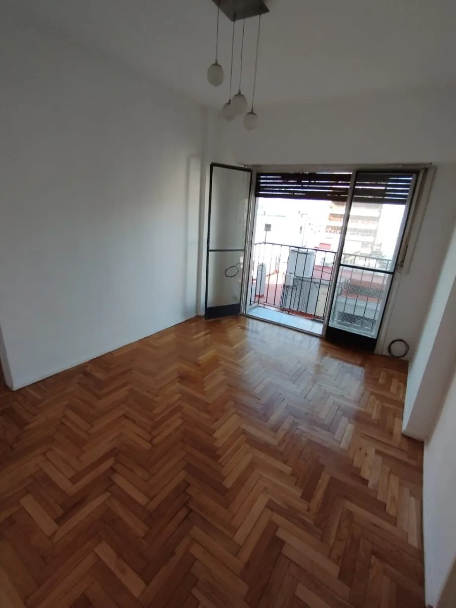 BELGRANO - UB - Zabala 1739 - 2 amb c/balcón - $700000- Exp $238K foto 5