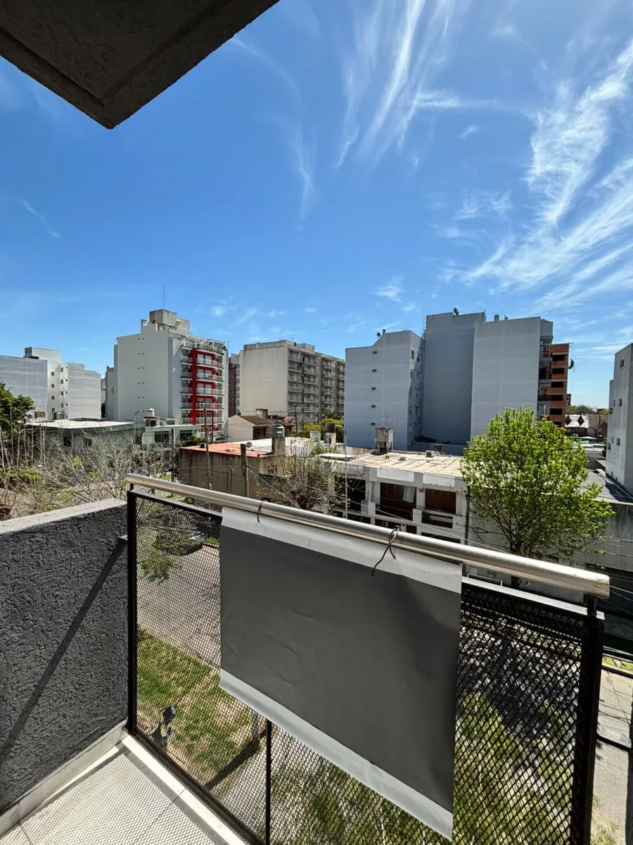 Departamento 2 ambientes con balcón en alquiler foto 5