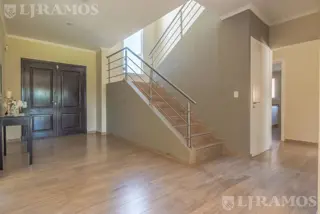 Casa en venta en Haras Santa María con 4 dormitorios. foto 3