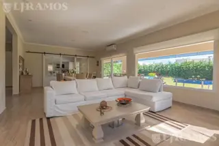 Casa en venta en Haras Santa María con 4 dormitorios. foto 5