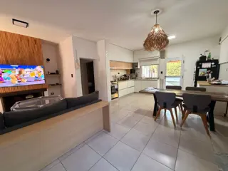 Casa categoria 1100mt 3 dorm/3 bañ pileta Lunlunta foto 1