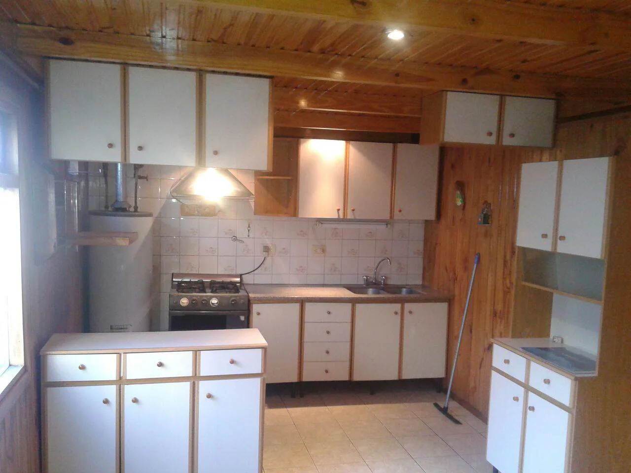 VENTA – CASA 3 DORMITORIOS – BARRIO CENTRO foto 2