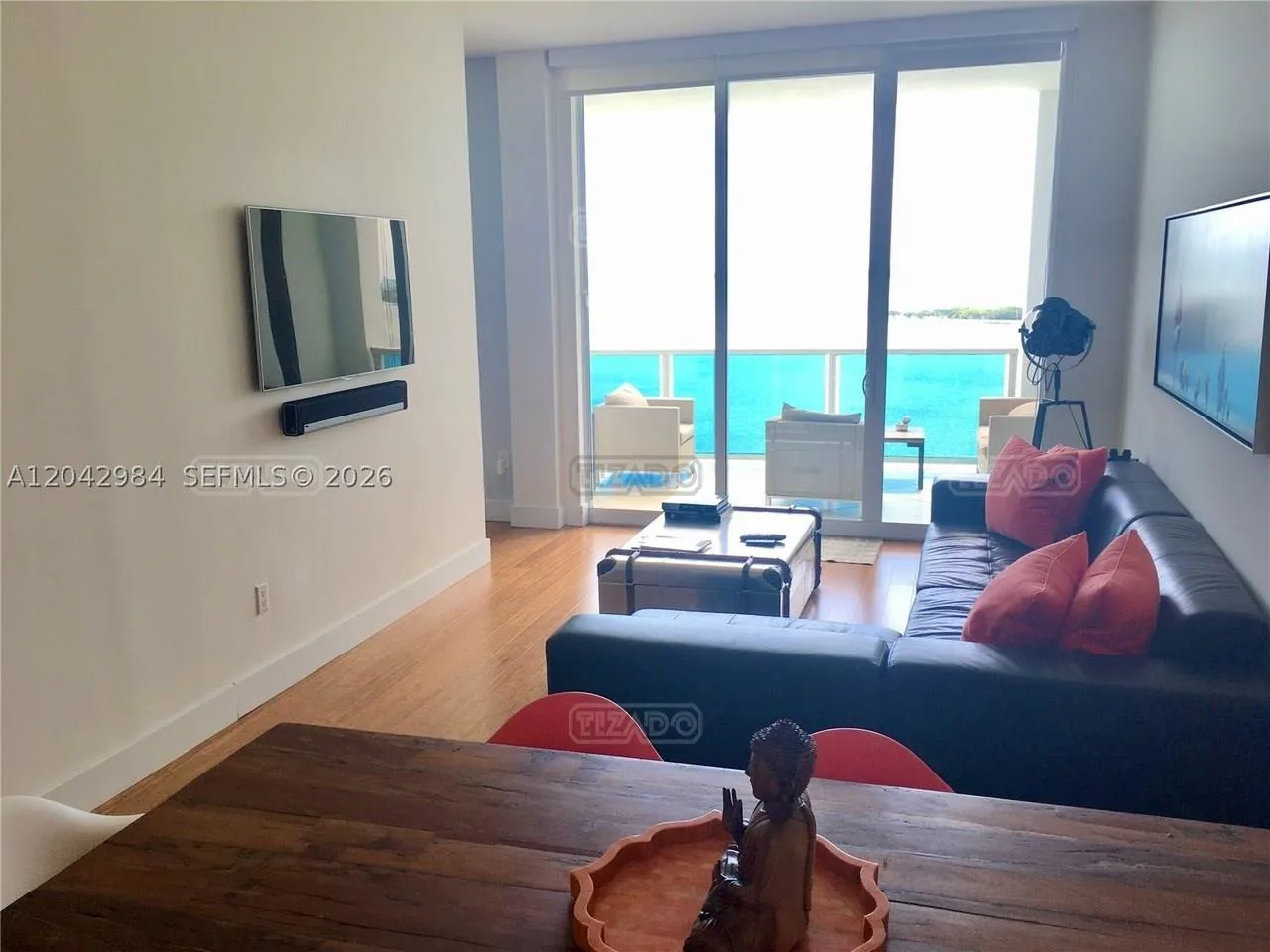 725 NE 22nd St #14E 700 foto 2
