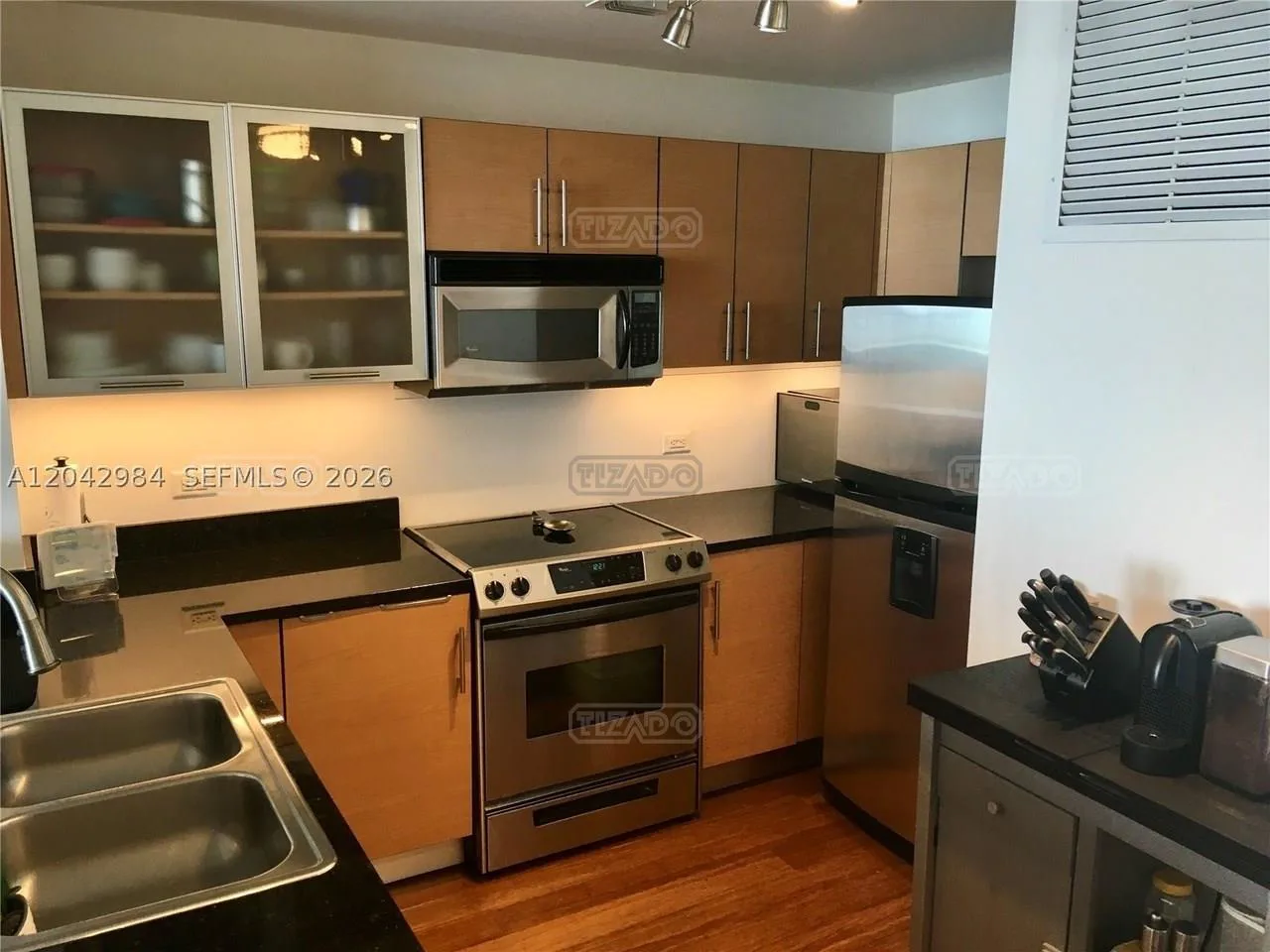 725 NE 22nd St #14E 700 foto 4