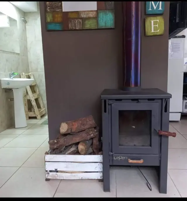 CASA PARA 4 PERSONAS EN SAUCE GRANDE  EN ZONA DE BOSQUES (LA PERLA 2300) a 6 CUADRAS DEL MAR