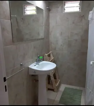 CASA PARA 4 PERSONAS EN SAUCE GRANDE  EN ZONA DE BOSQUES (LA PERLA 2300) a 6 CUADRAS DEL MAR foto 4