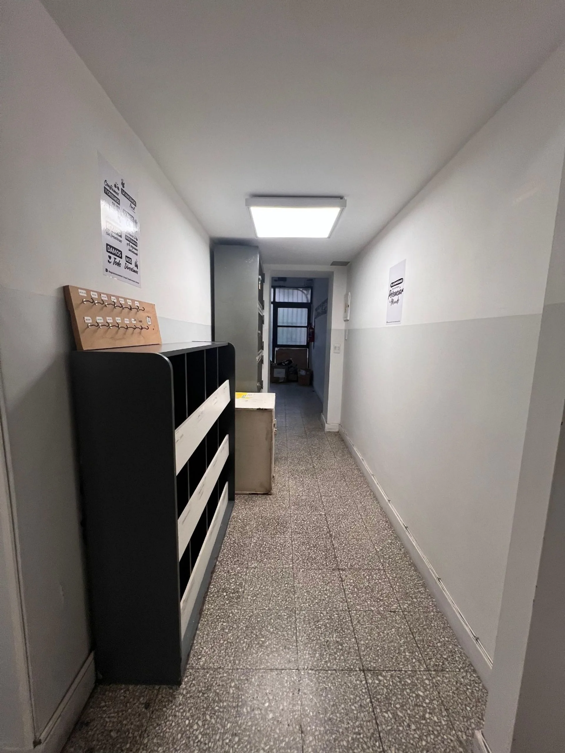 ALQUILER LOCAL COMERCIAL EN FLORES foto 4