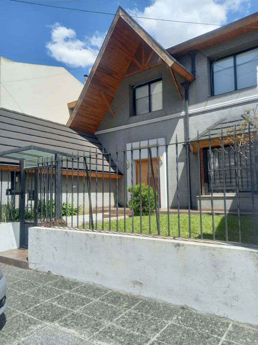 VENTA CHALET  4 AMBIENTES, M. MORENO 700 MORON foto 2
