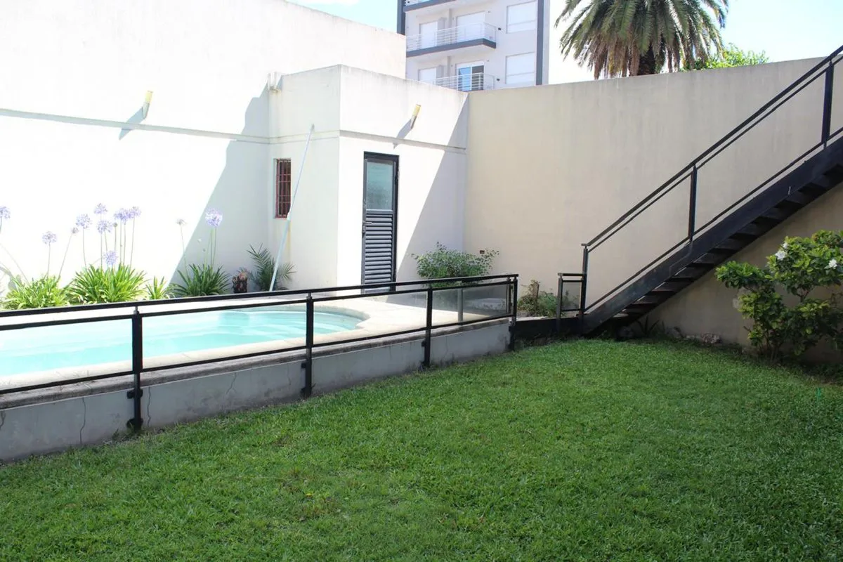 VENTA CHALET  4 AMBIENTES, M. MORENO 700 MORON foto 3