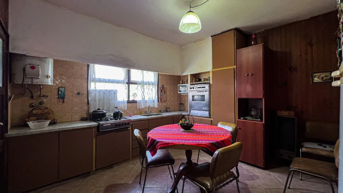 Venta Casa 4 ambientes con parque y pileta foto 5
