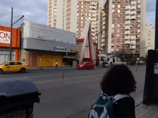 ALQUILO COCHERA EN ALBERDI / CENTRO PARA AUTOS Y MOTOS - ESTADÍAS O MENSUAL foto 1