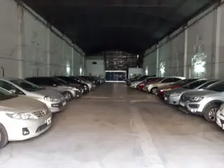 ALQUILO COCHERA EN ALBERDI / CENTRO PARA AUTOS Y MOTOS - ESTADÍAS O MENSUAL foto 3