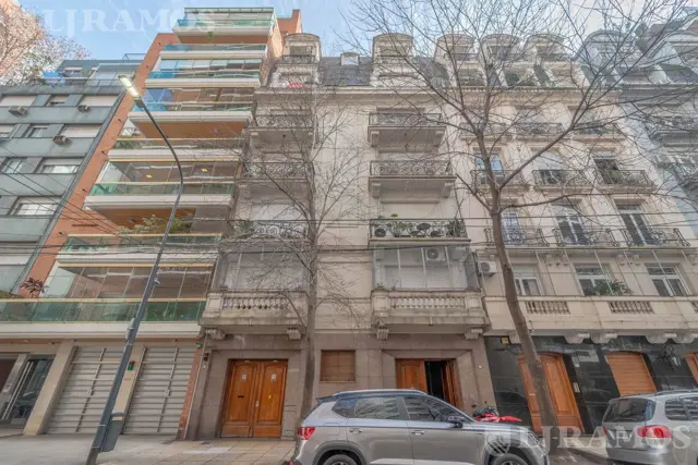 VENTA. SEMIPISO IMPECABLE BARRANCAS DE BELGRANO CON COCHERA E.