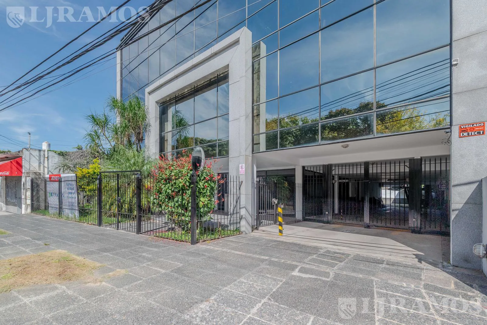 Edificio Comercial de 1.000 m2 en venta en San Isidro foto 2