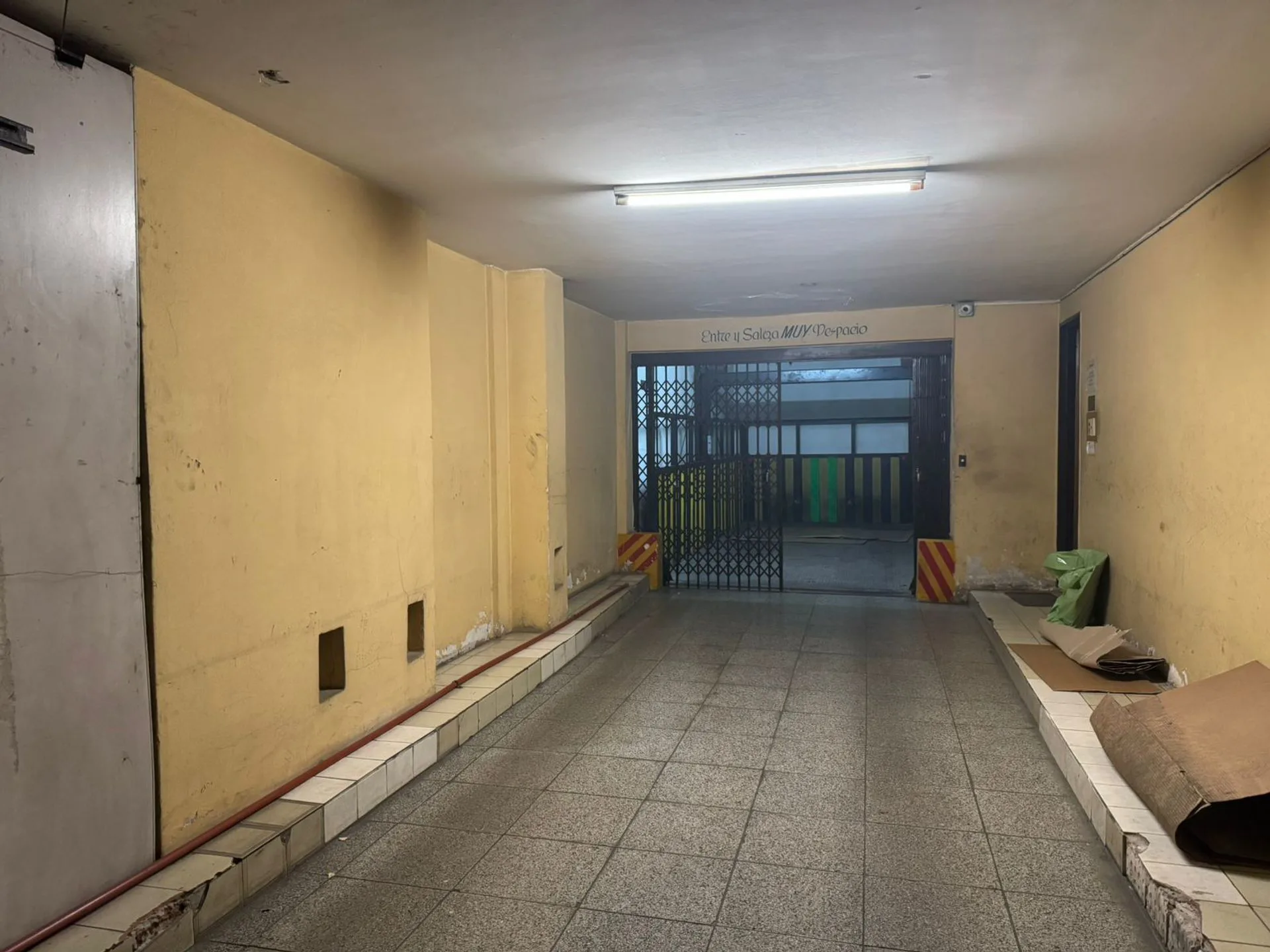 VENTA COCHERA EN ZONA CENTRO foto 5