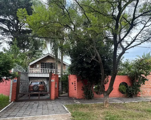 CASA EN VENTA MONTE GRANDE 4 AMB PARQUE Y PILETA