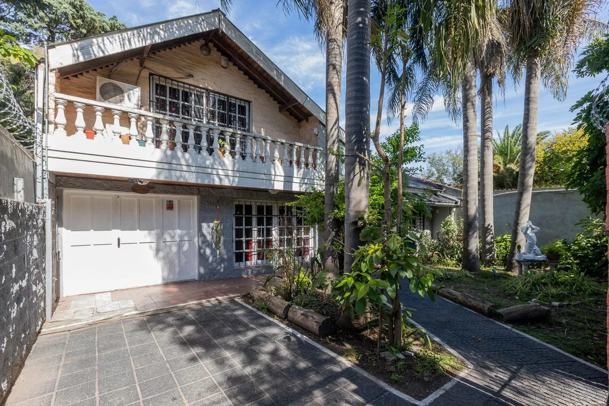 CASA EN VENTA MONTE GRANDE 4 AMB PARQUE Y PILETA foto 2