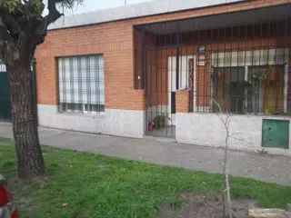 Villa Tesei: Amplia casa. Ideal dos familias. APTO CRÉDITO. foto 1