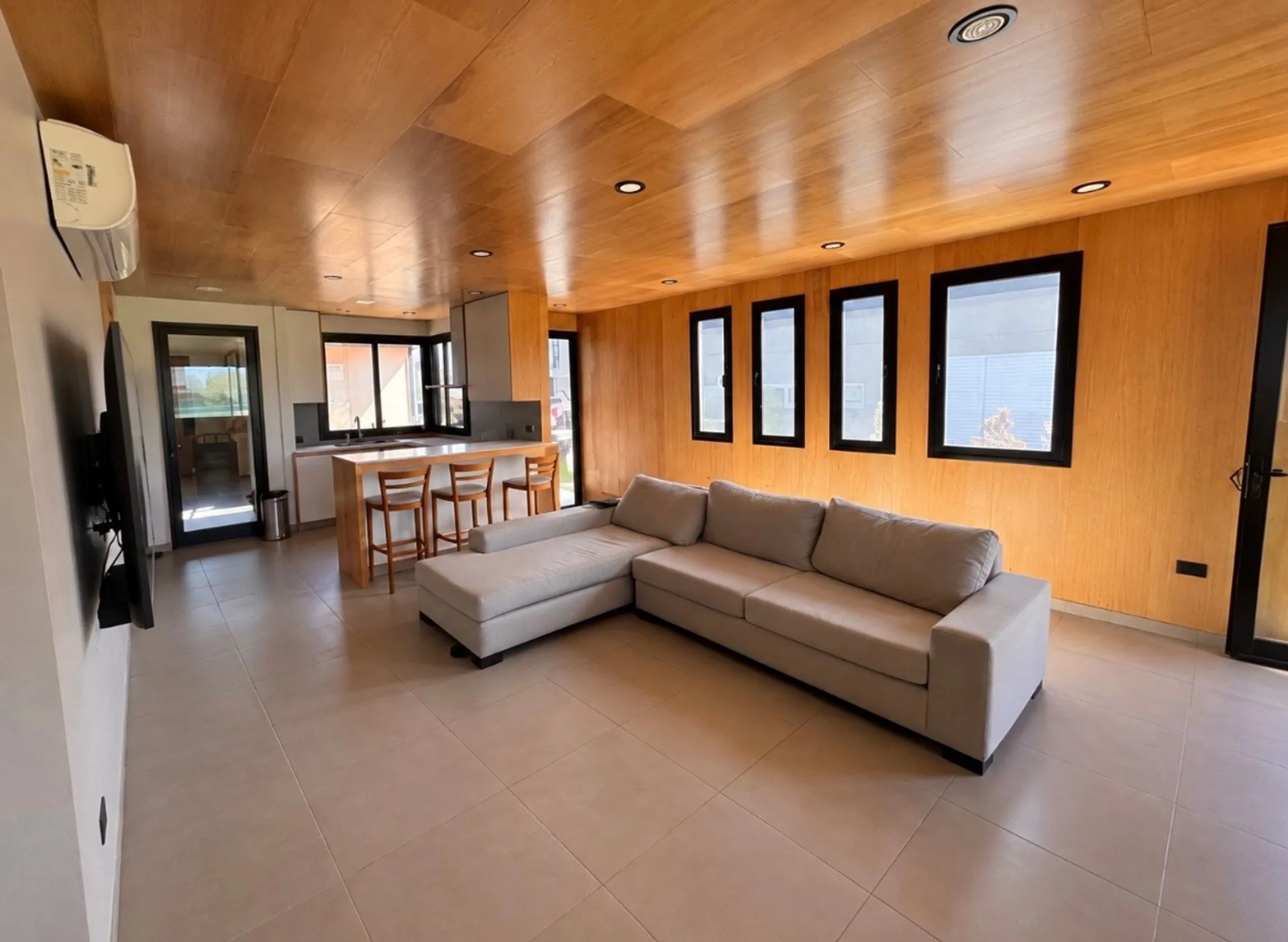 CASA DE UNA PLANTA EN ALQUILER EN LAS ARAUCARIAS . foto 2