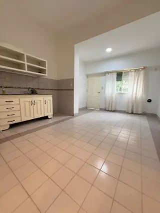ALQUILER IMPECABLE MONOAMBIENTE foto 2