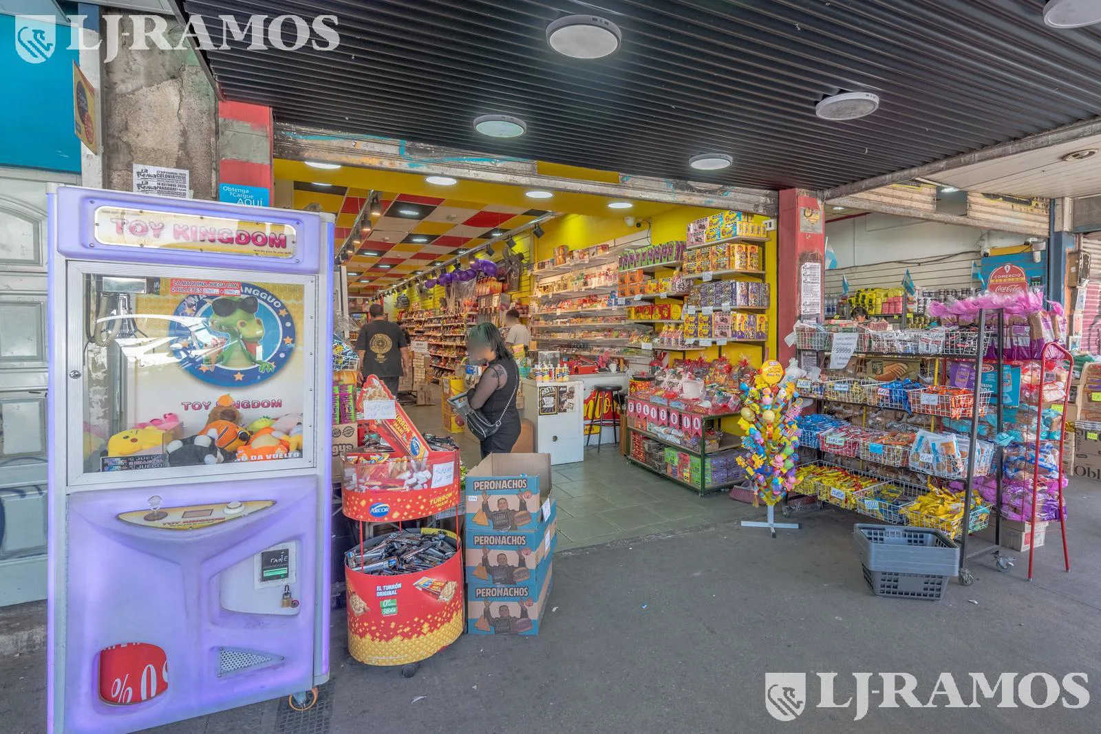 Excelente local en la calle mas comercial de Lomas de Zamora foto 3