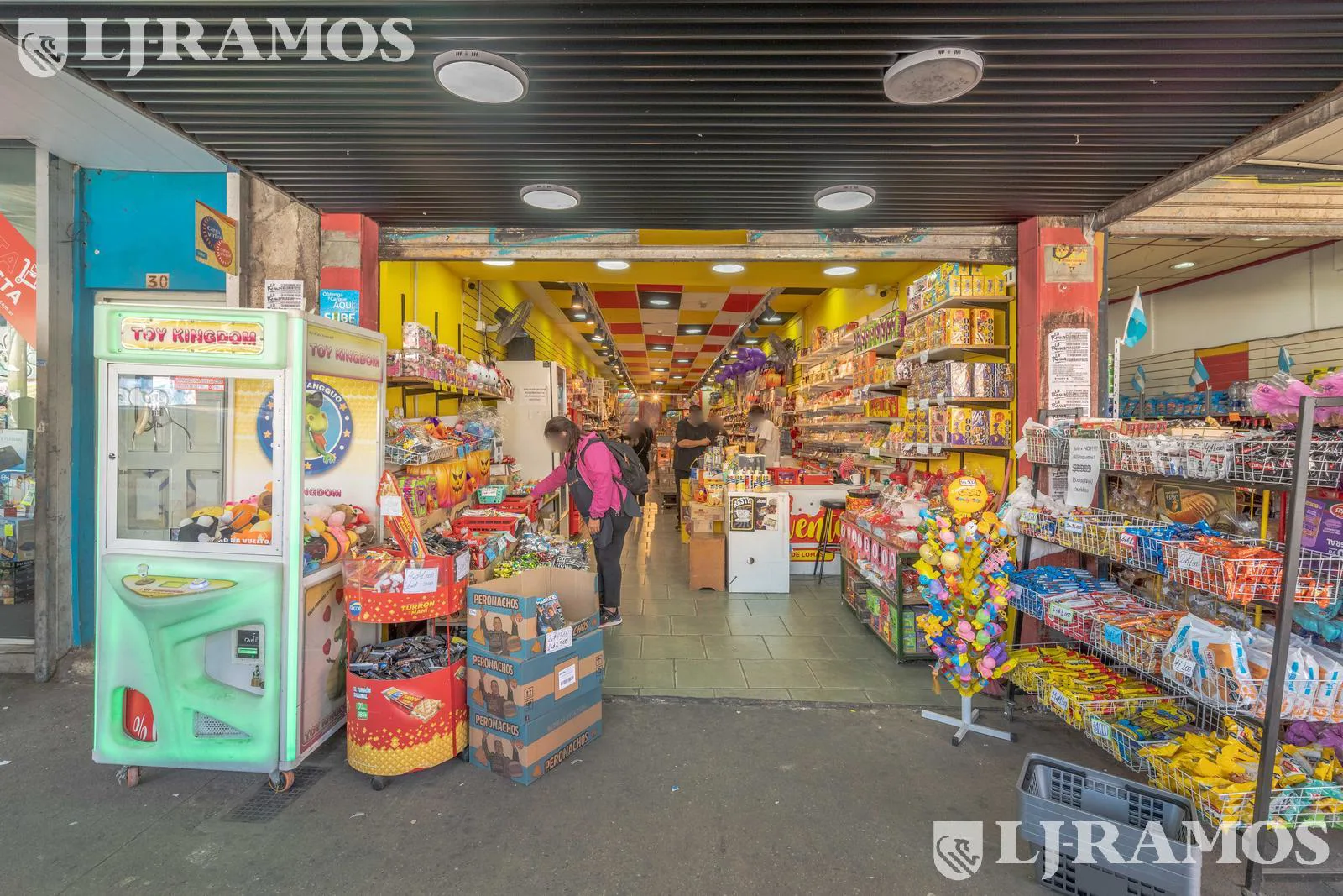 Excelente local en la calle mas comercial de Lomas de Zamora foto 4