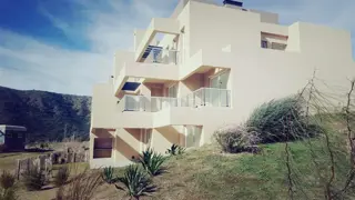 CONDOMINIO SIERRA PACIFICA. DENTRO DE COUNTRY CARLOS PAZ GOLF. AMPLIOS AMBIENTES, AMENTITIES. PRIMERA CALIDAD DE CONSTRUCCIÓN foto 2