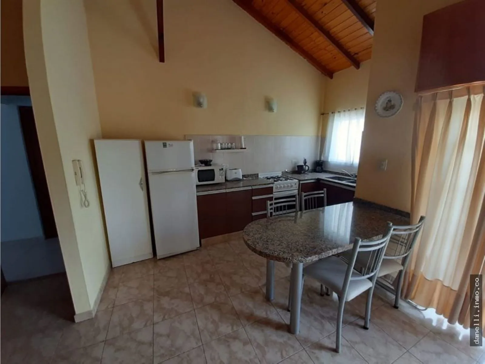 Rear-Facing 1-Bedroom Apartment with Parking in Miramar, Solymar, 2nd Floor – photo 7 of 25