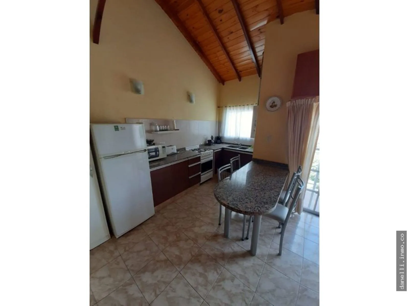 Rear-Facing 1-Bedroom Apartment with Parking in Miramar, Solymar, 2nd Floor – photo 8 of 25
