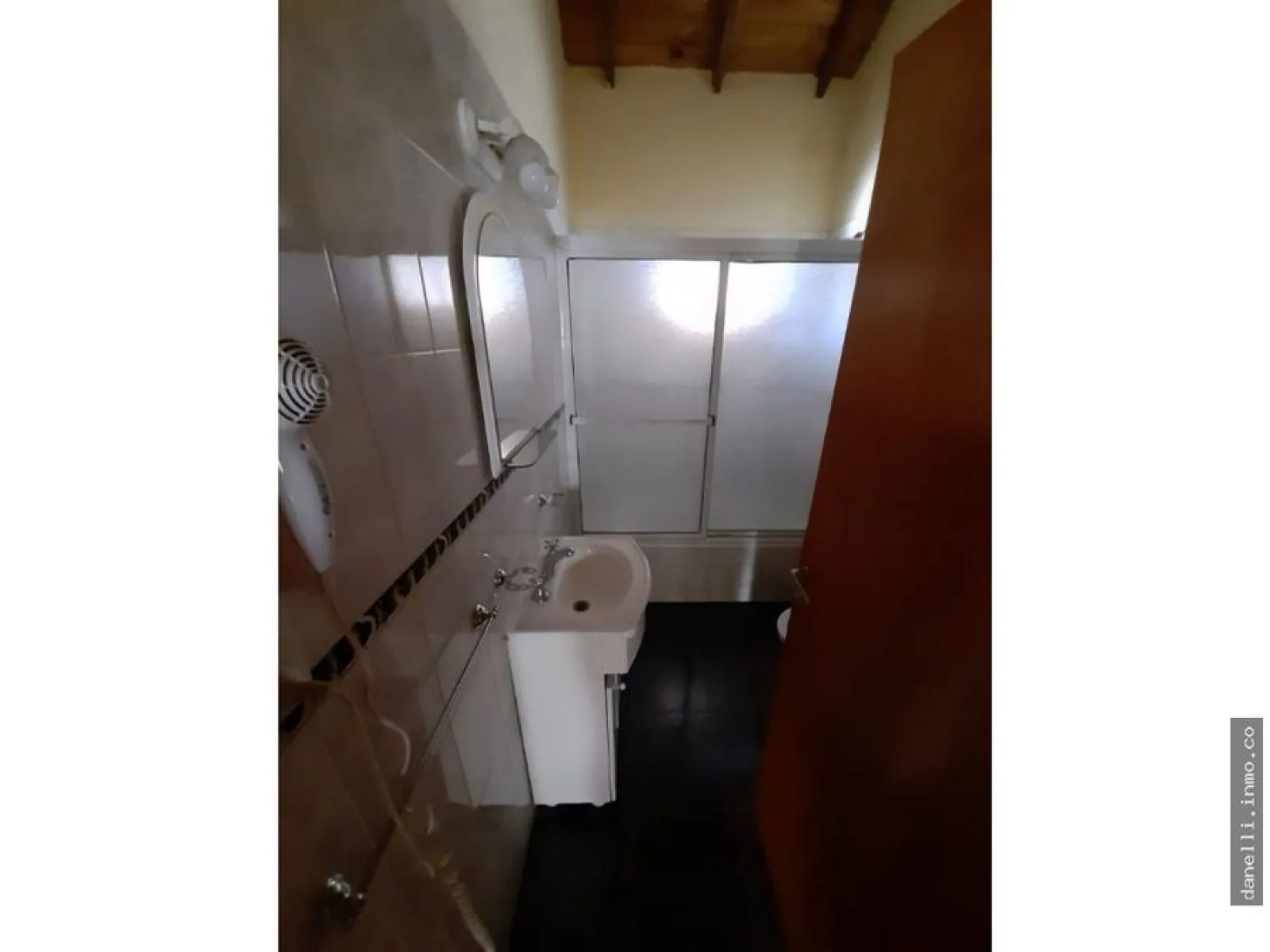Rear-Facing 1-Bedroom Apartment with Parking in Miramar, Solymar, 2nd Floor – photo 9 of 25