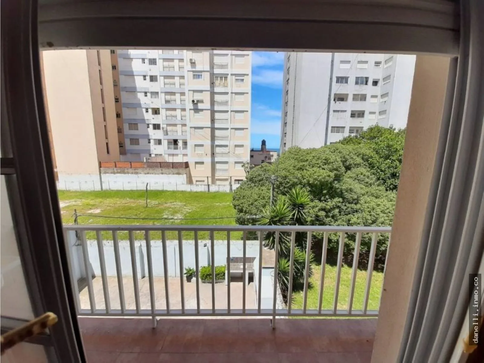 Rear-Facing 1-Bedroom Apartment with Parking in Miramar, Solymar, 2nd Floor – photo 12 of 25