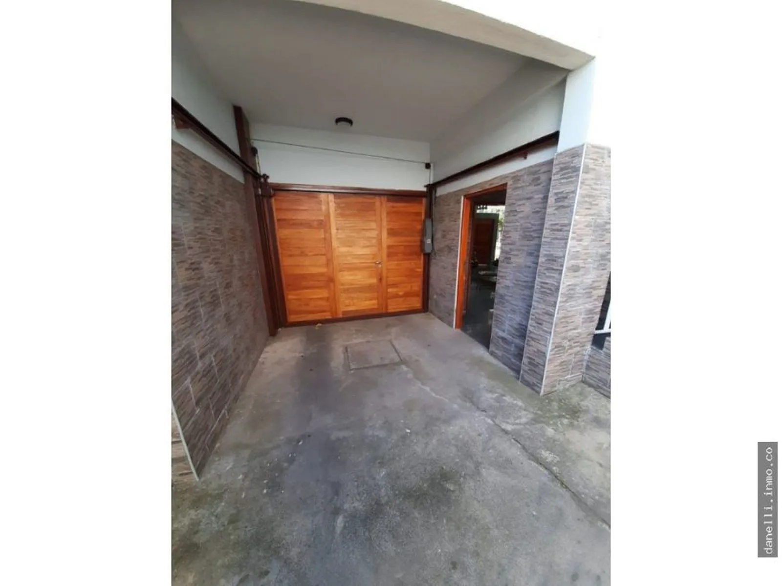 Rear-Facing 1-Bedroom Apartment with Parking in Miramar, Solymar, 2nd Floor – photo 24 of 25