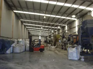 galpon /deposito en alquiler / parque industrial y tecnologico de quilmes foto 1