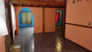 EXCELENTE PROPIEDAD DE TRES AMBIENTES CON JARDIN, PATIO ENTRADA DE AUTO Y FONDO LIBRE CON CALLE ASFALTADA, A TRES CUADRAS DEL CENTRO DE LA CIUDAD DE G foto 4