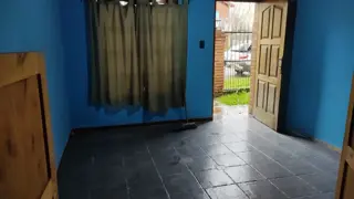 EXCELENTE PROPIEDAD DE TRES AMBIENTES CON JARDIN, PATIO ENTRADA DE AUTO Y FONDO LIBRE CON CALLE ASFALTADA, A TRES CUADRAS DEL CENTRO DE LA CIUDAD DE G foto 5