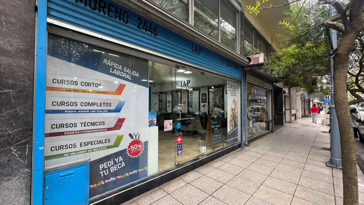 Venta 2 Locales Comerciales en Block Centro
