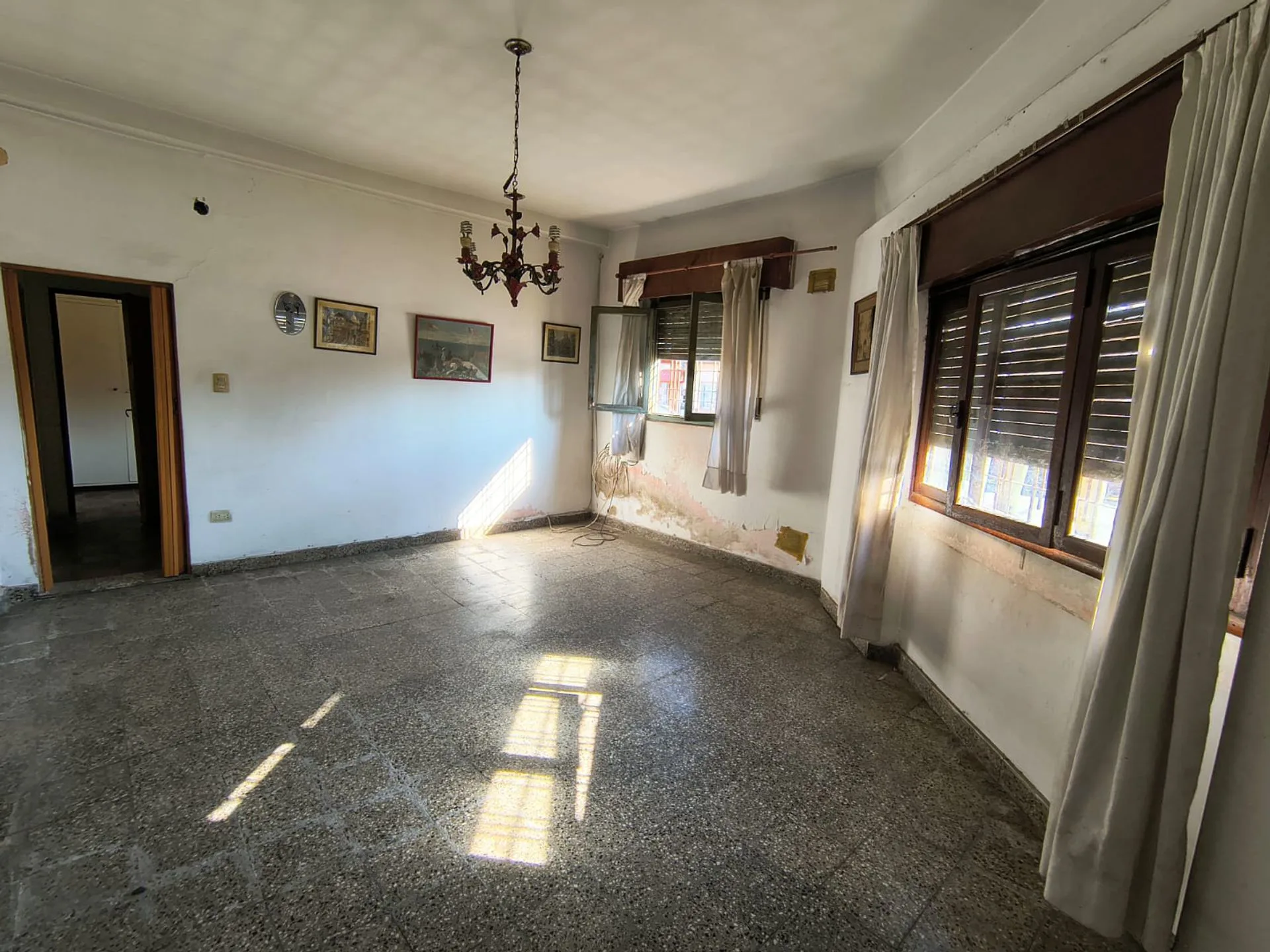 CASA EN VENTA EN LANUS foto 2