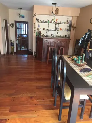 Excelente Chalet – 4 Ambientes – Dependencia– Jardín con pileta - Quincho y Garaje foto 3