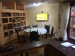 Excelente Chalet – 4 Ambientes – Dependencia– Jardín con pileta - Quincho y Garaje foto 5