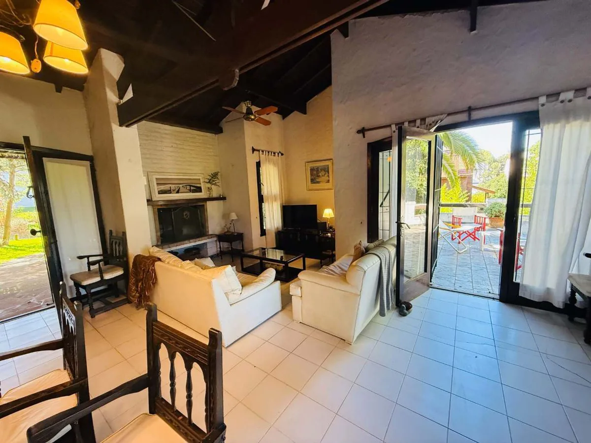 Chalet en venta Pinamar B5 4 ambientes cochera foto 3