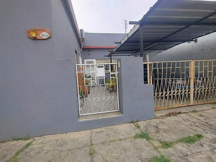 Casa 4 ambientes con amplio parque y cochera - G. de Laferrere. foto 3