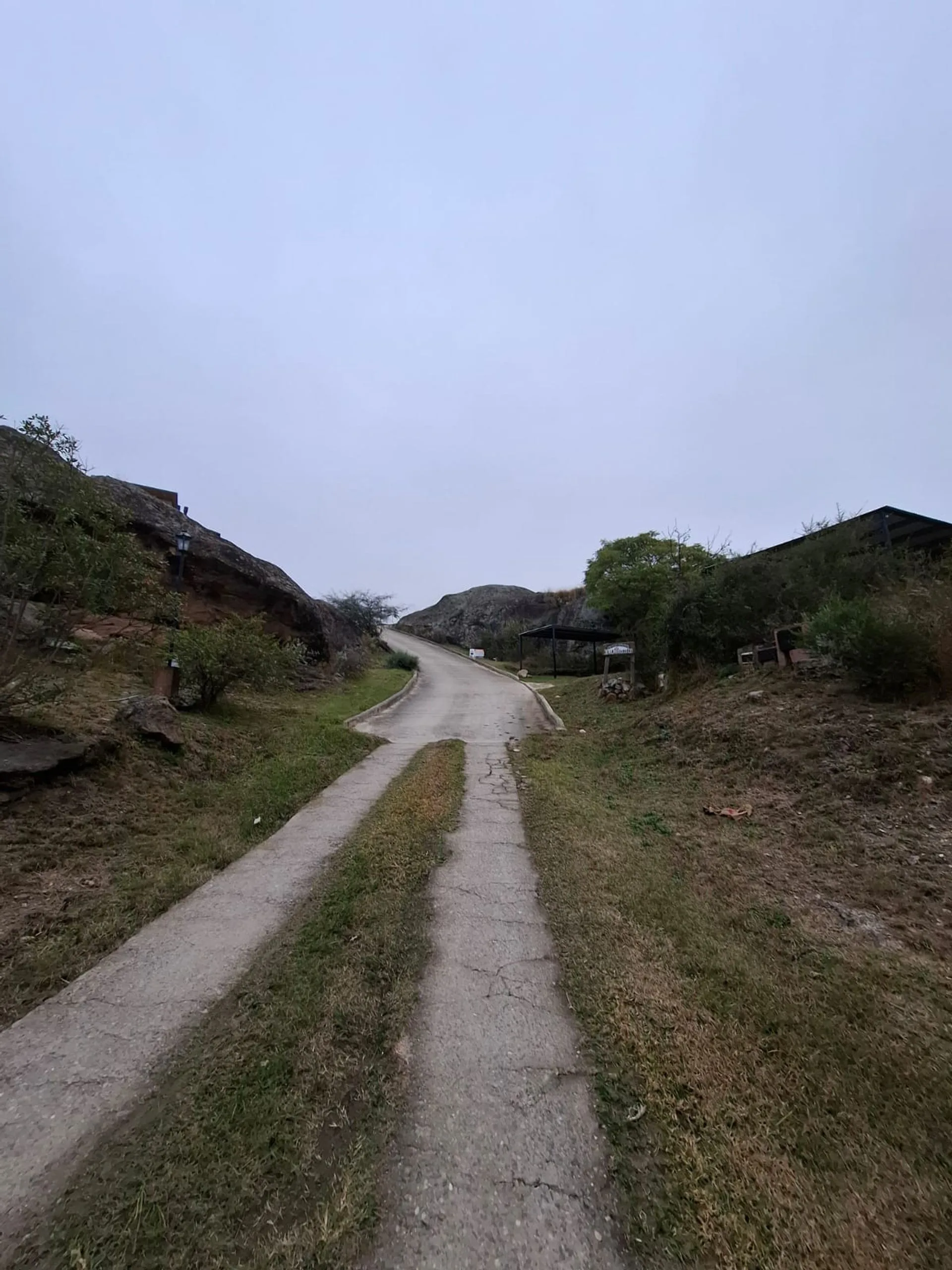 Venta lote en Tanti 2554 m2 Vista Unica Escritura foto 3