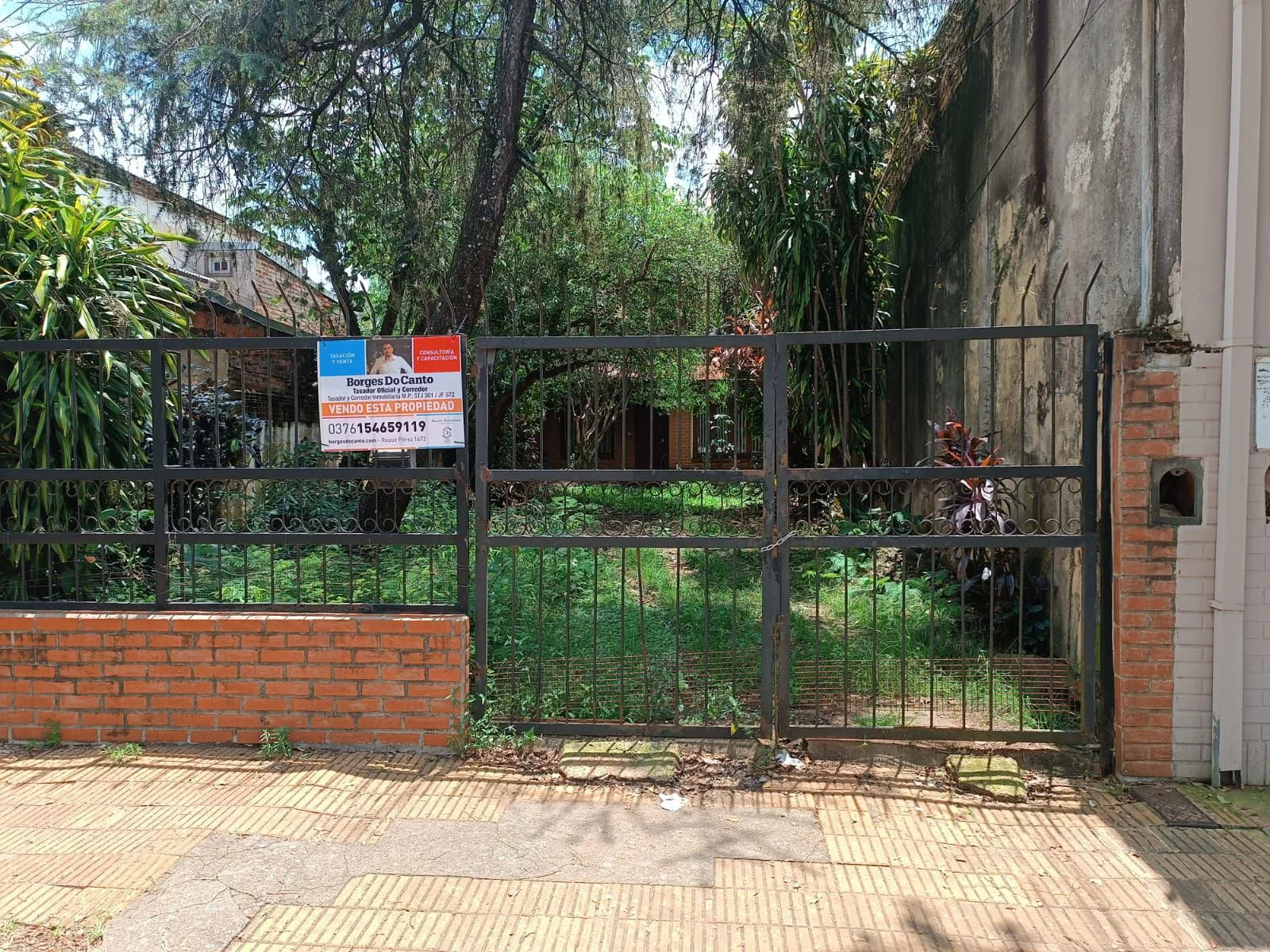 Casa sobre Alberdi a 30 mts del Centro Av Roque Perez y del Supermercado california Villa Sarita foto 2