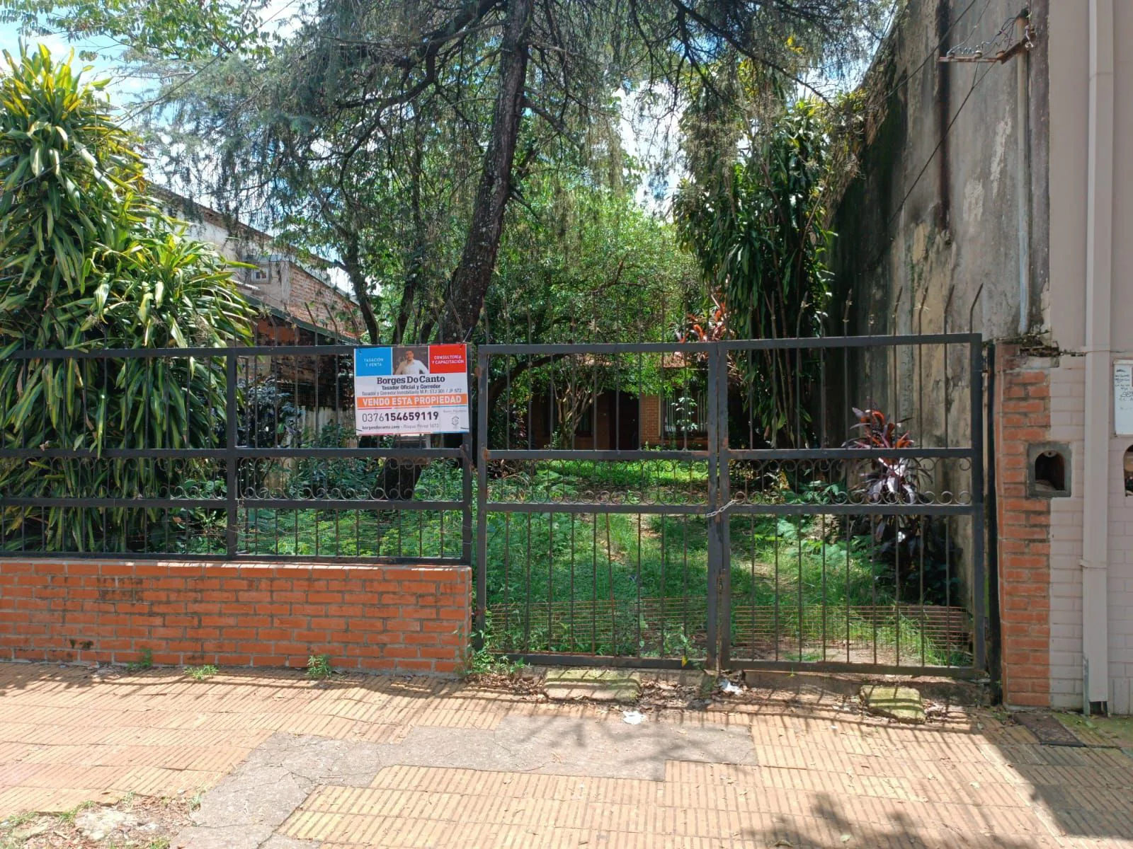 Casa sobre Alberdi a 30 mts del Centro Av Roque Perez y del Supermercado california Villa Sarita foto 5