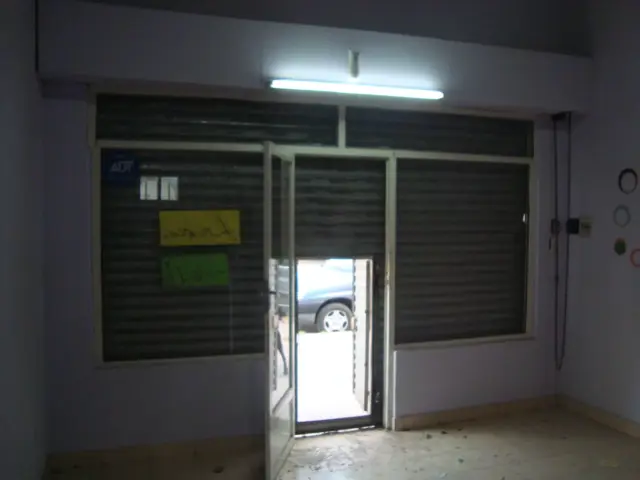 LONGCHAMPS: 5 LOCALES EN VENTA. OPORTUNIDAD DE INVERSION. ESQUINA CCIAL.PARADA COLECTIVO EN LA PUERTA.