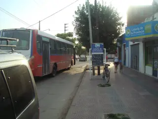 LONGCHAMPS: 5 LOCALES EN VENTA. OPORTUNIDAD DE INVERSION. ESQUINA CCIAL.PARADA COLECTIVO EN LA PUERTA. foto 3