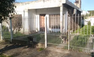 CASA SOBRE LOTE DE 10 X 20 DE 3 AMB NO APTA CREDITO foto 1