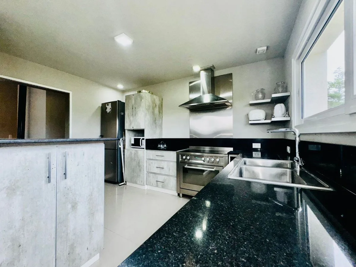 Casa en venta 5 amb pileta Res. l  Costa Esmeralda foto 4